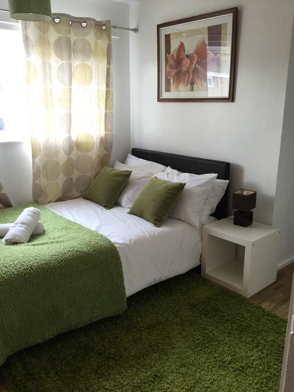 Вілла 4 Bed House Next To Basildon Town Centre Екстер'єр фото