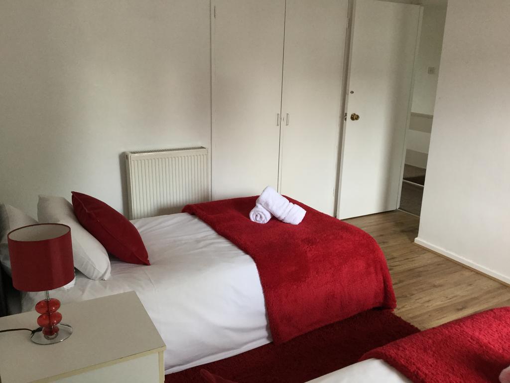 Вілла 4 Bed House Next To Basildon Town Centre Екстер'єр фото
