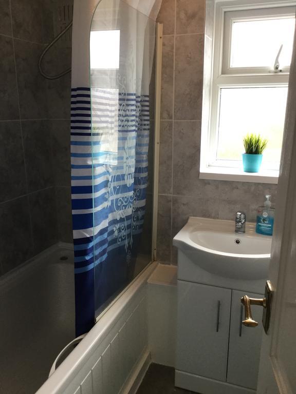 Вілла 4 Bed House Next To Basildon Town Centre Екстер'єр фото