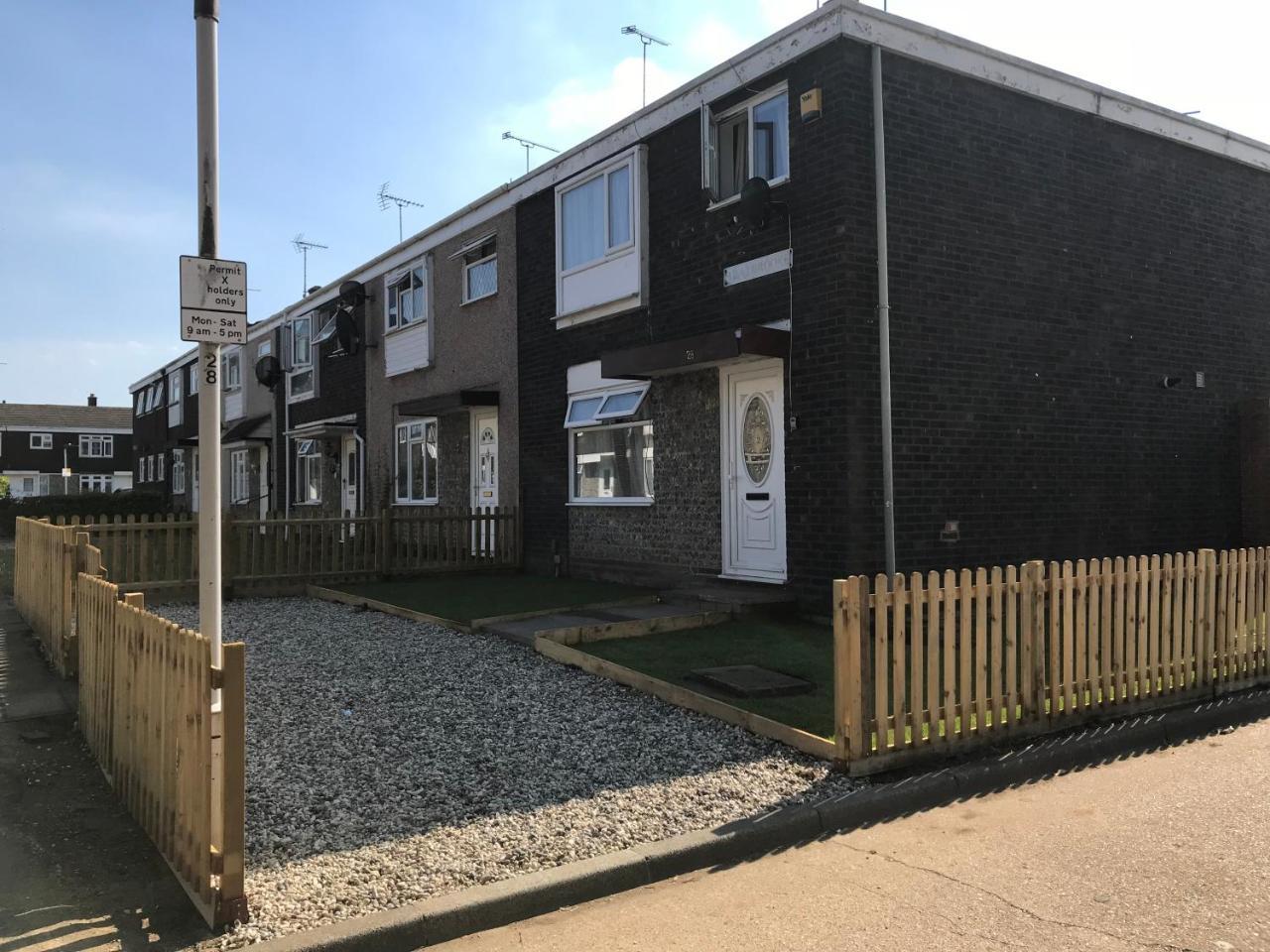 Вілла 4 Bed House Next To Basildon Town Centre Екстер'єр фото